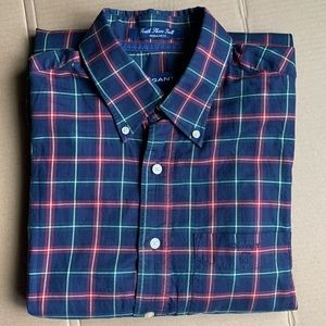 Men’s GANT checked button down Med